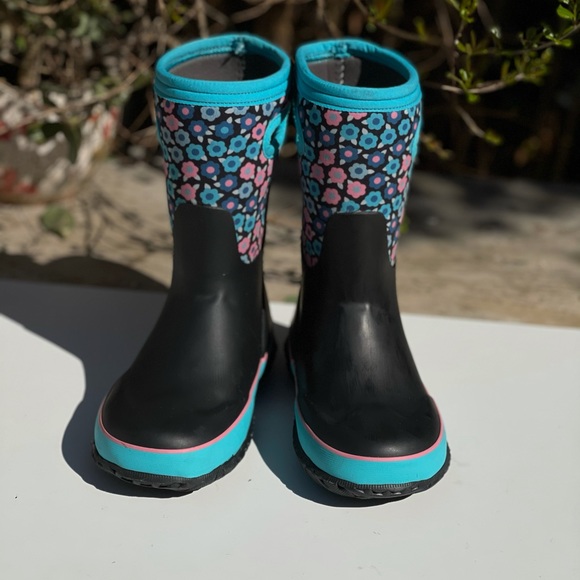 Bogs Other - BOGS🍁🍂Rain boots Sz 2 big kids